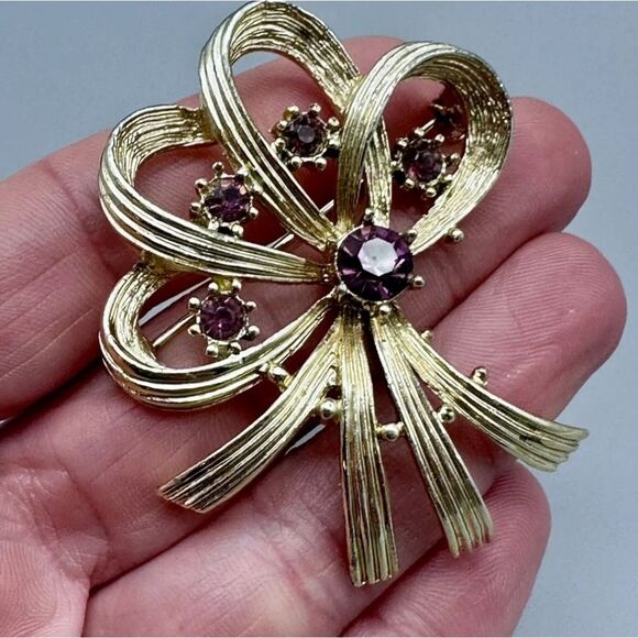 Vintage Gold Tone Purple Rhinestone Ribbon Brooch Pin, 2" - Picture 2 of 3